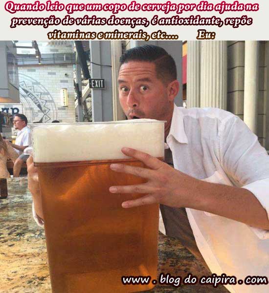 um copo de cerveja